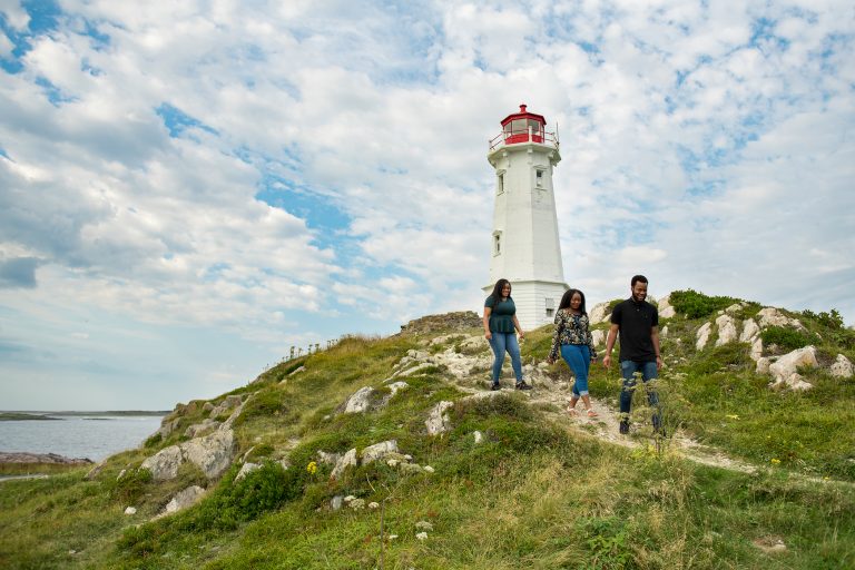 NS-FL Phare de Louisbourg Lighthouse-Credit Parks Canada Adam Hill